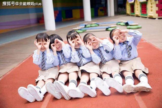 幼儿园"创意"毕业照火了,惊艳过后却令人担忧:变相攀比?