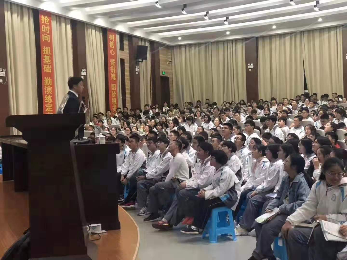 新安龙老师浙江省知名高中湖州市长兴中学高三高考励志演讲会