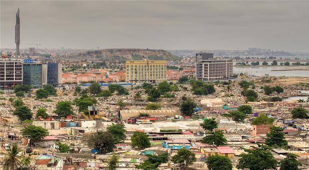 贫富差距最大的非洲城市,贫民窟缺水缺电,对面富人住豪宅公寓