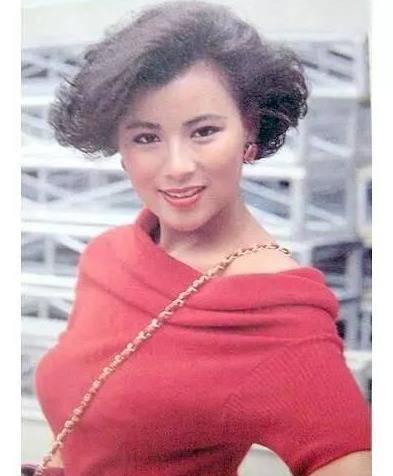 56岁李美凤一婚嫁才子二婚嫁财子现是富豪圈里模范夫妻
