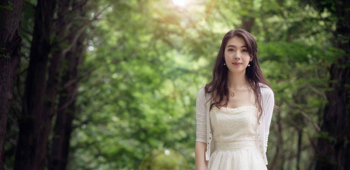 巨蟹女的生命密码：从月亮法则到命运轨迹的深度解码（巨蟹女天生什么命人呢）