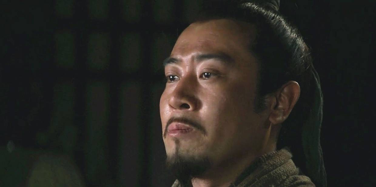 张飞逃跑时丢下了刘备家眷 刘备说了一句话 现在成为黑帮的名言 儿子