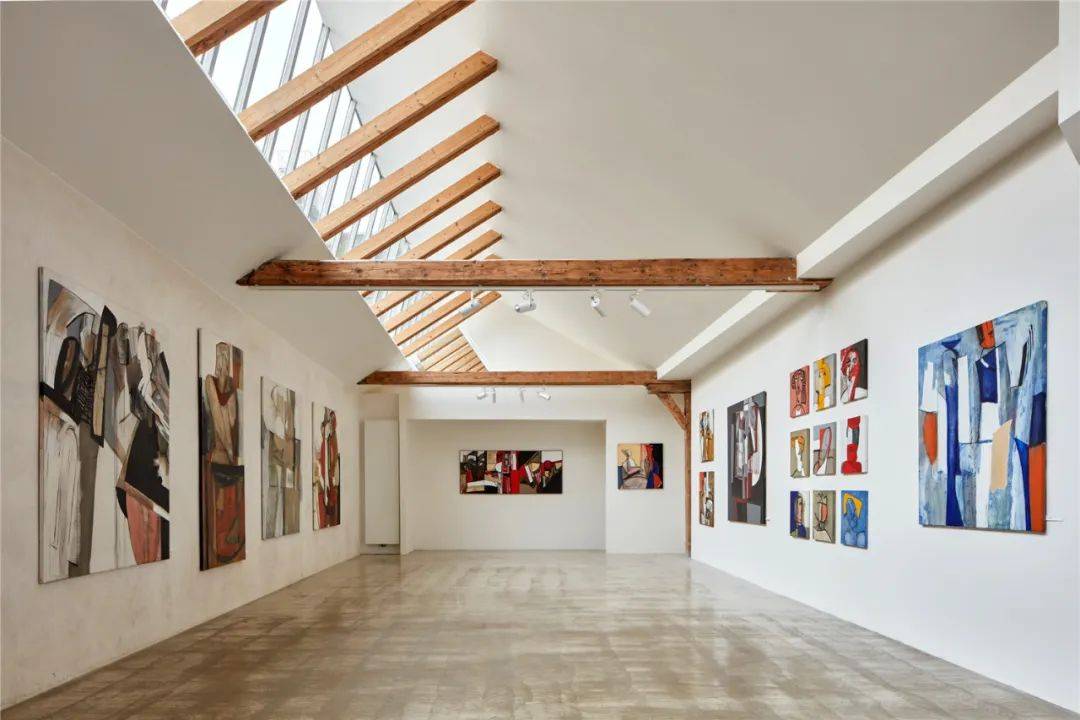 旧工业建筑改造而成自然抽象的布尔诺瑜伽花园艺术画廊