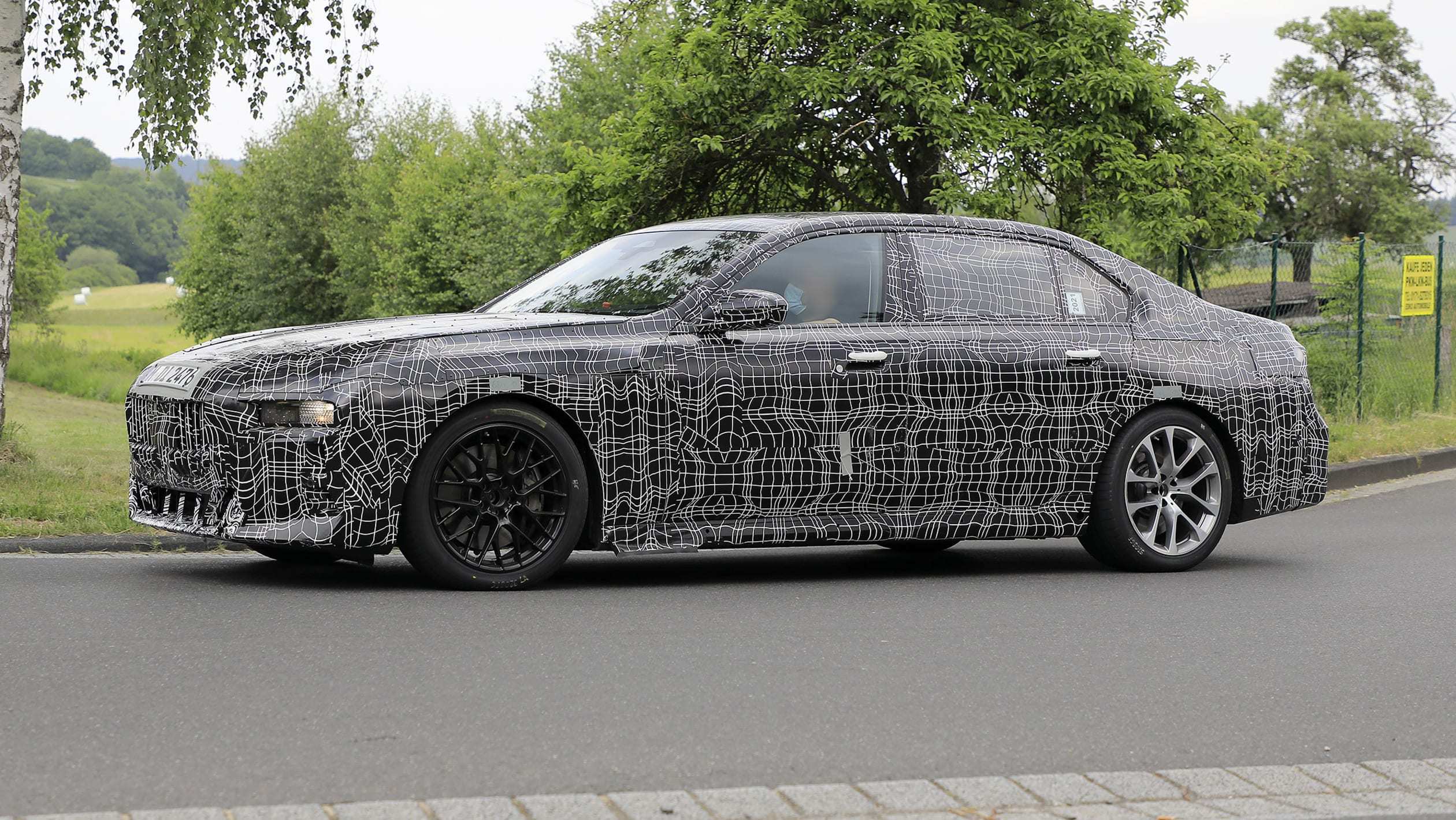 全新一代宝马7系渲染图曝光将于9月亮相概念车