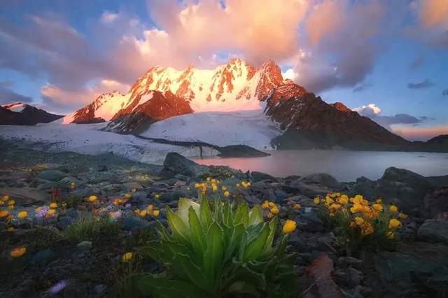 博格达峰神圣的通灵之山