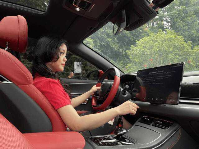 三次选择比亚迪的美女律师她与ta有着怎样的爱情故事