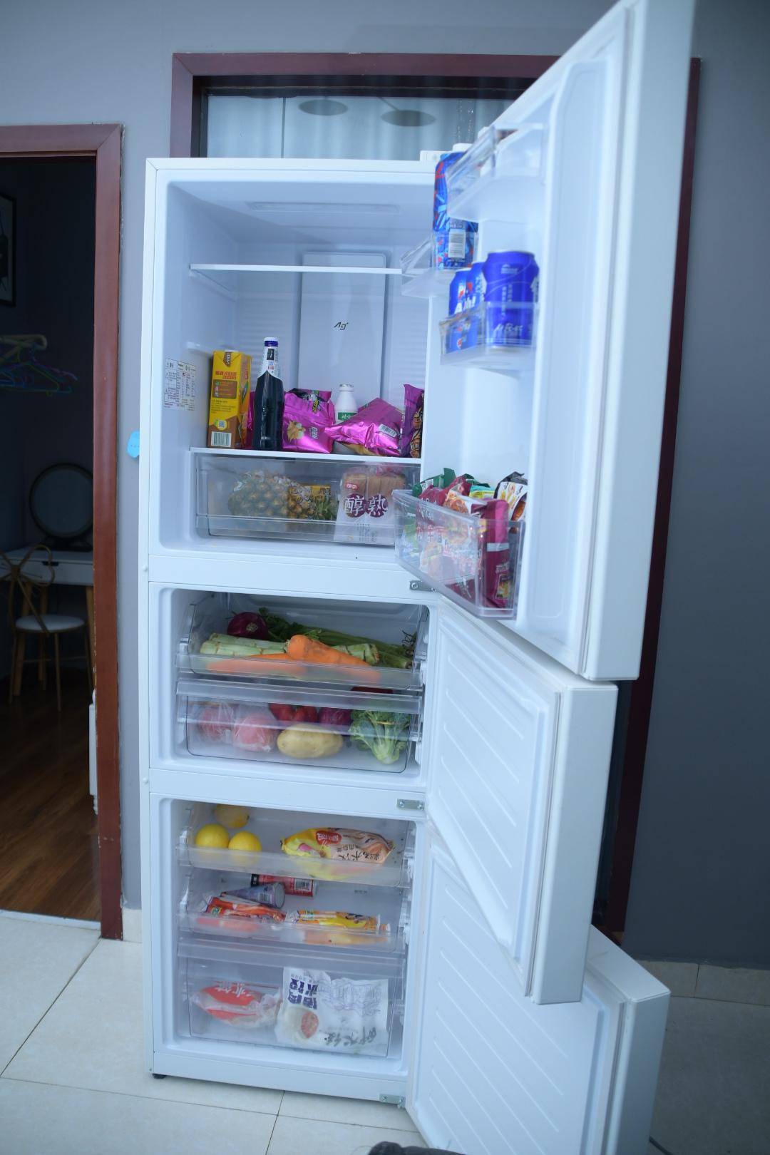 冰柜冷藏空间照片图片