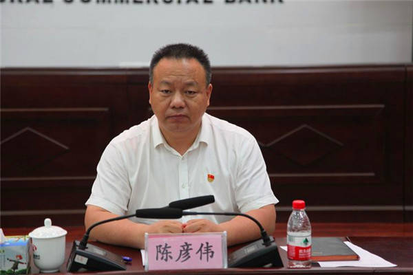 市办安保条线协助人陈彦伟通报市办劳动节期间安全检查情况,对各行社