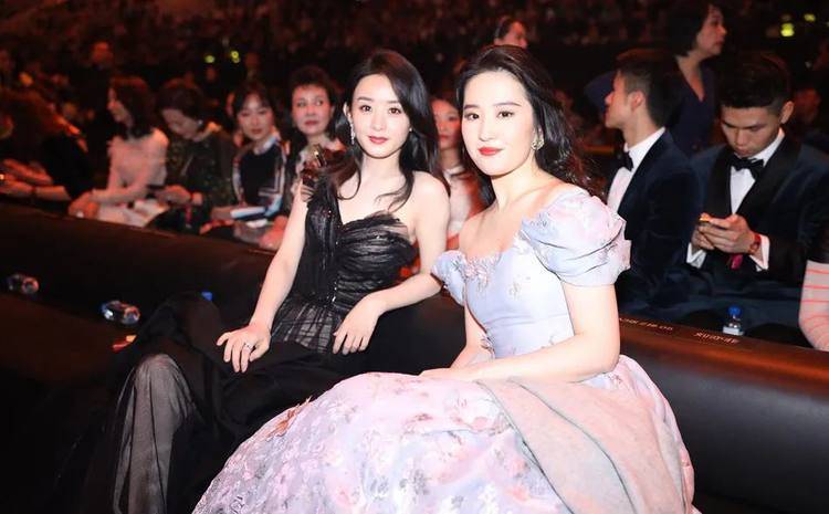 美人相遇必有一输娱乐圈最大的反差都在女明星的合照里