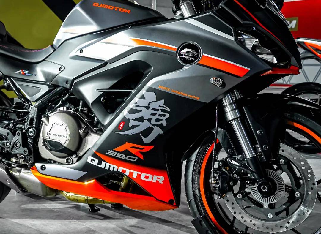 qjmotor赛350或售28900元唯一国产350双缸跑车能否降维打击