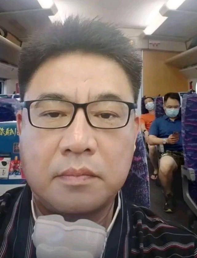 原创北海舅妈为大家介绍许妈家里另一位高知许妈叔叔一位化学专家