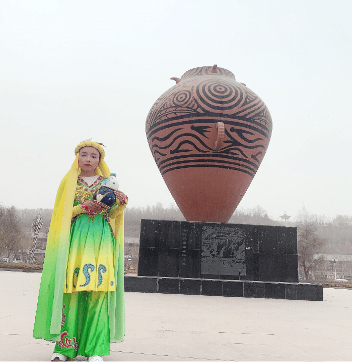 学生马原昕来到甘肃省临夏回族自治州积石山保安族东乡族撒拉族自治县