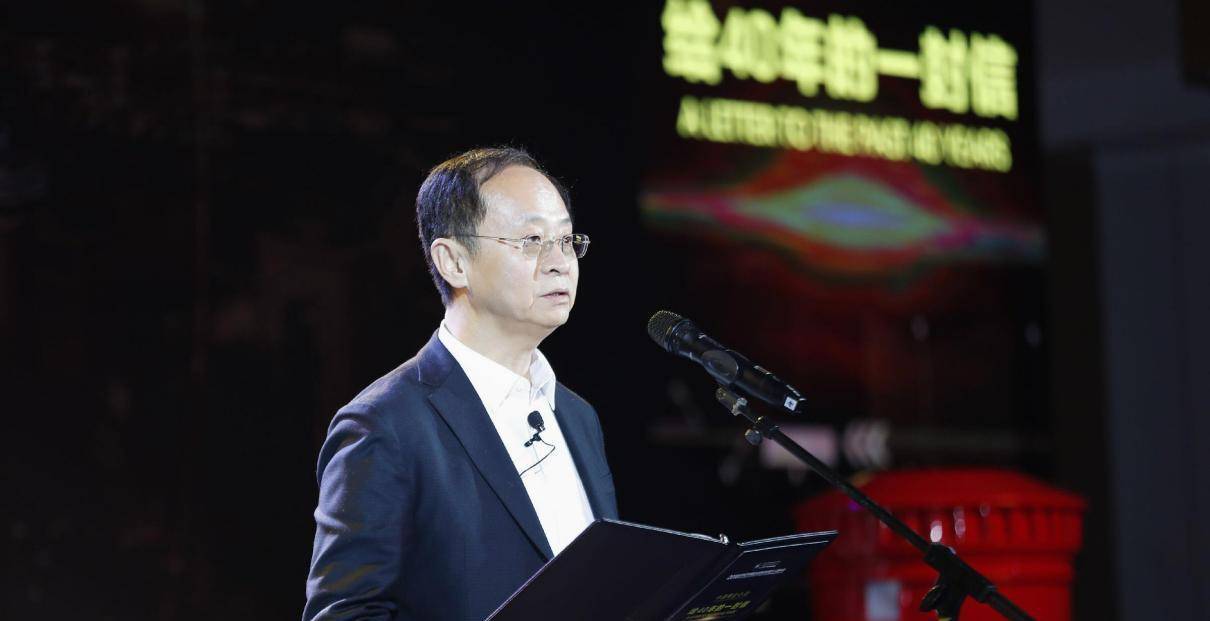 那12年,物美集团发展不尽人意,张文中意识到"必须