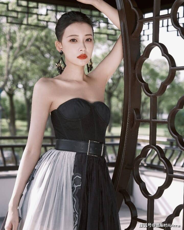 陈红走红毯美的动人心魄身穿抹胸鱼尾裙网友不愧是最美貂蝉