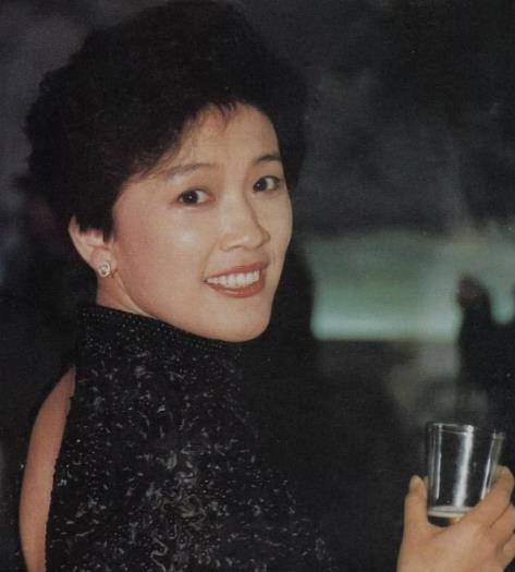 国家一级演员宋春丽终身未生育却在61岁当奶奶的年纪当母亲