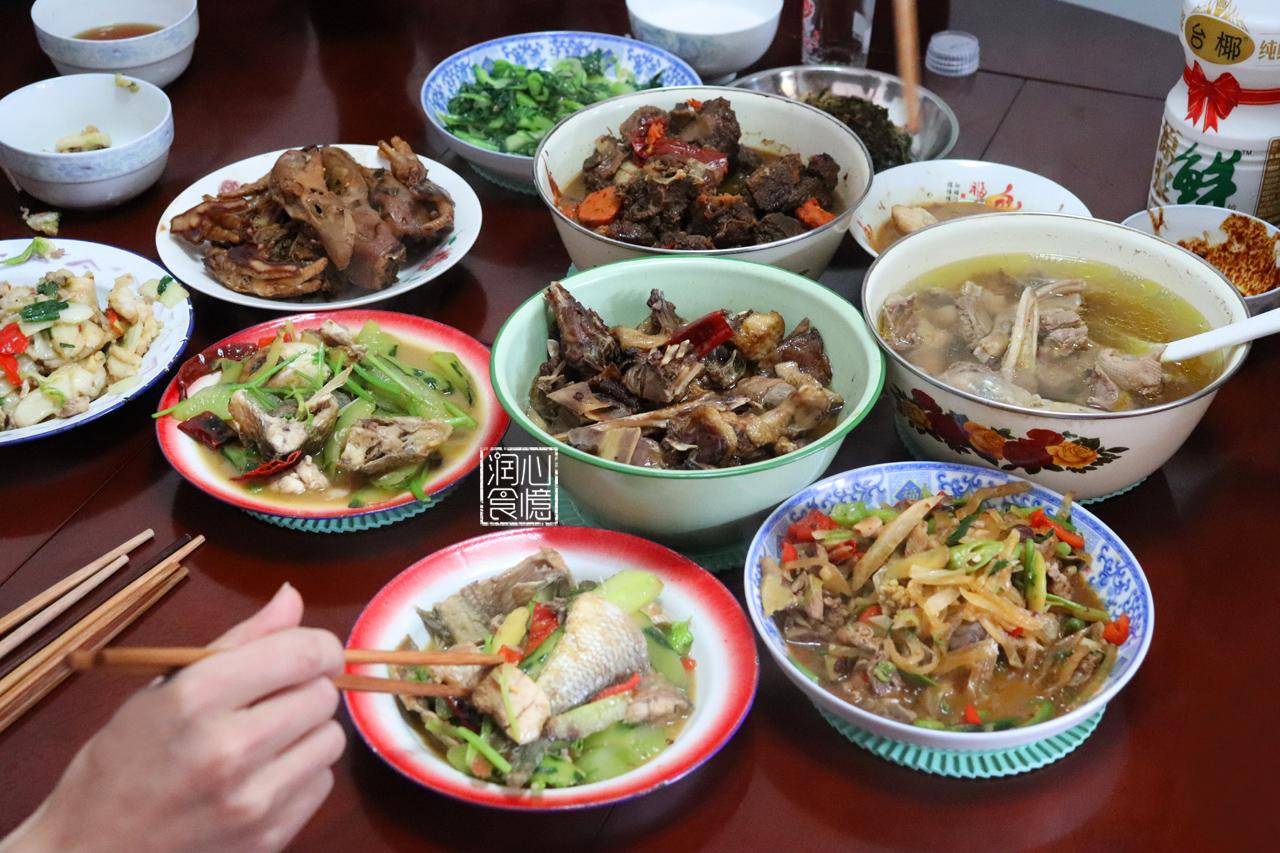 原创大年初二的宴客席!八菜一汤,有荤有素,这才是过年该有的样子