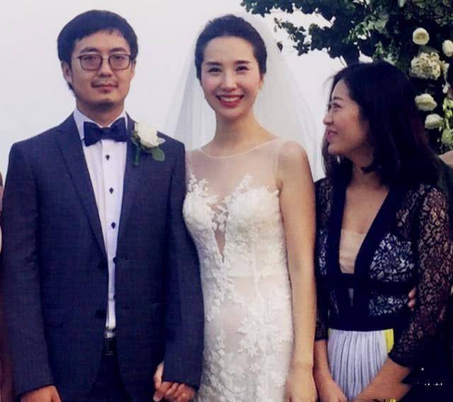 老总配老婆_华为老总任三老婆照片(2)