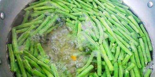 哪些蔬菜需要焯水才好吃 906a62baf11a4f128f35b272bd5149c9.jpeg