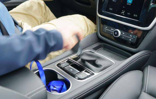 老司机开自动挡 c6a18e0d46cc4d8c81112810a9f13c36.jpeg