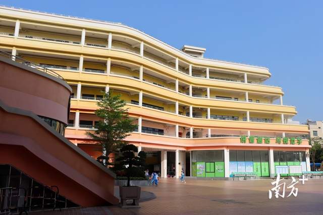 汕尾市加快了教育领域基础设施建设步伐,快速推进旧校扩建和新建学校