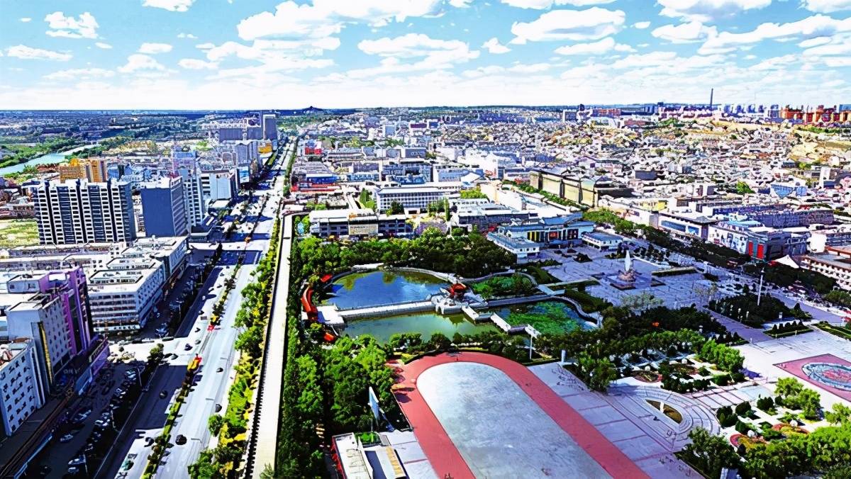 另一座城市榆林似乎在旅游的名气上不是很高涨,但是它的经济实力却
