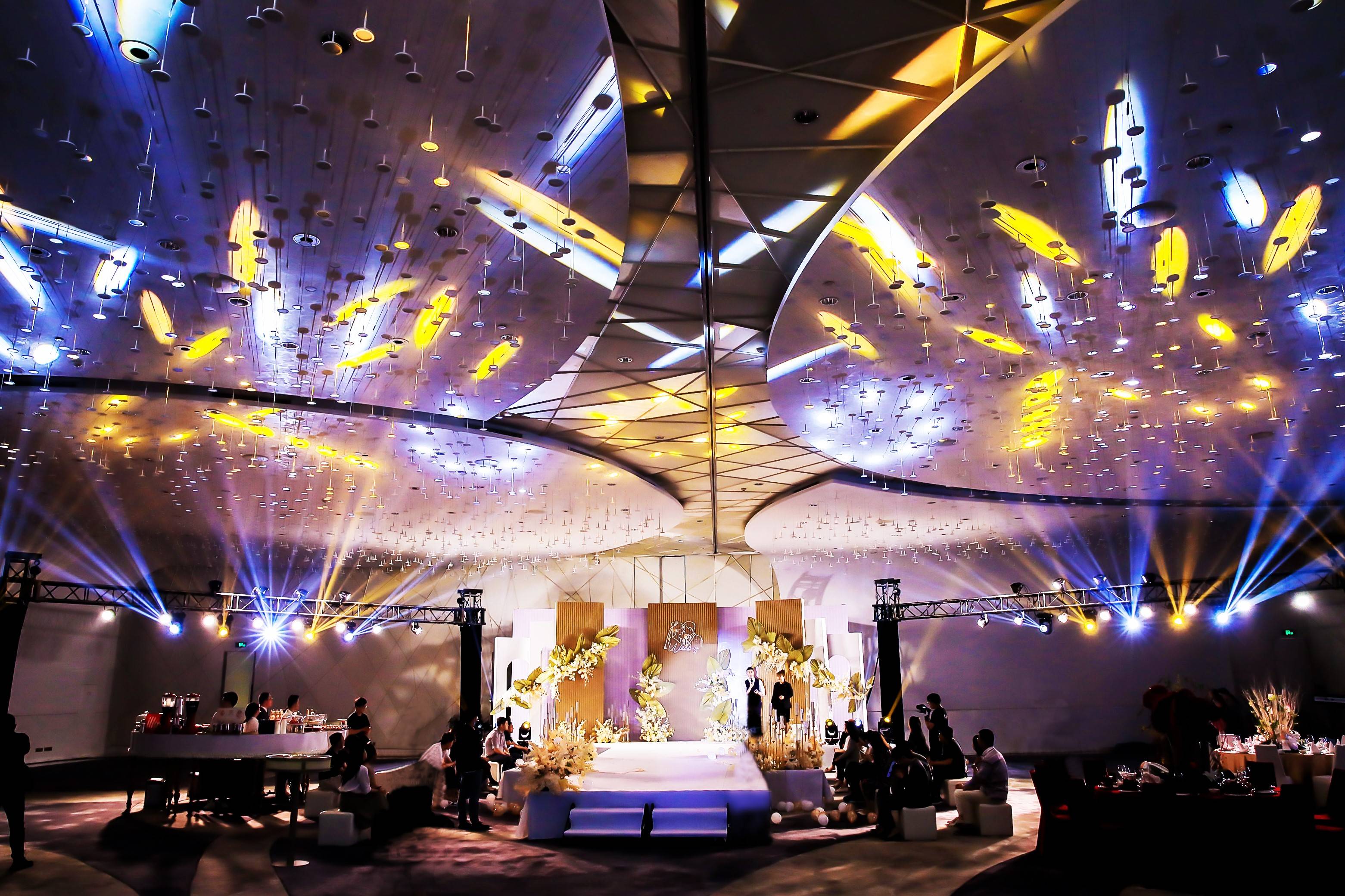 上海闵行宝龙艾美酒店拥有超过2500平米的宴会空间,可满足不同婚宴之