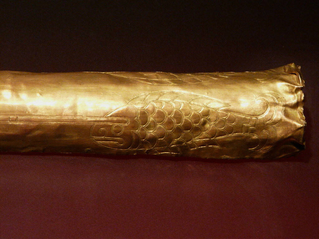 三星堆金杖被认为是权杖可有人根据上面图案推断它另有用途