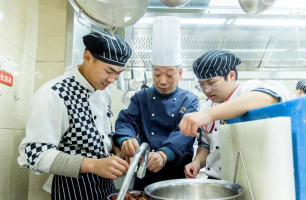江苏新东方烹饪学校厨师培训有前途更有“钱途”！纳米体育(图3)