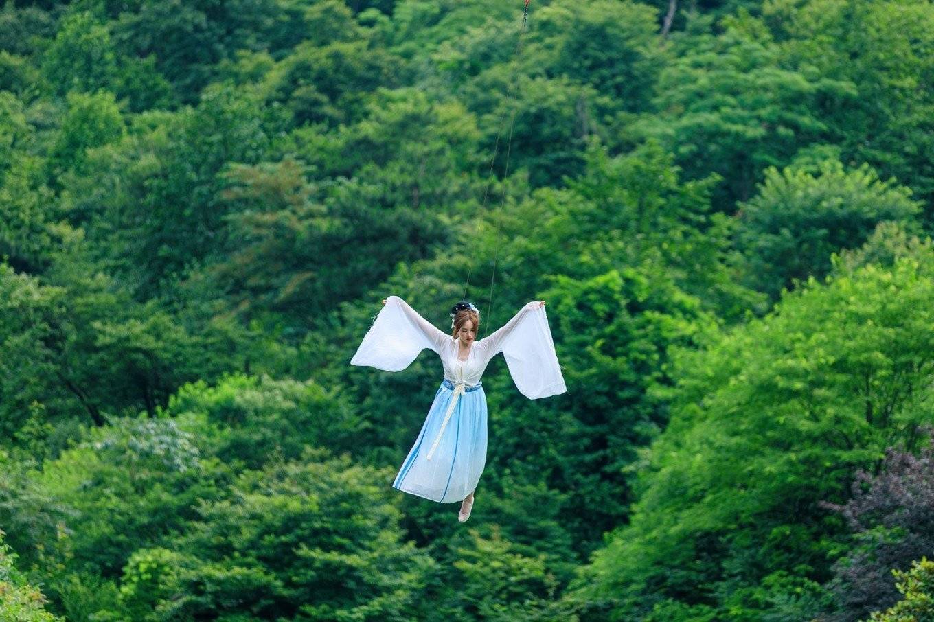 想体验威亚飞天和汉服飘飘的小哥哥小姐姐，一定不要错过这个网红项目，