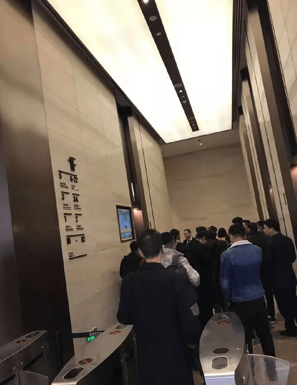 大悦城欠薪引发数十名员工维权 或因业绩亏损、