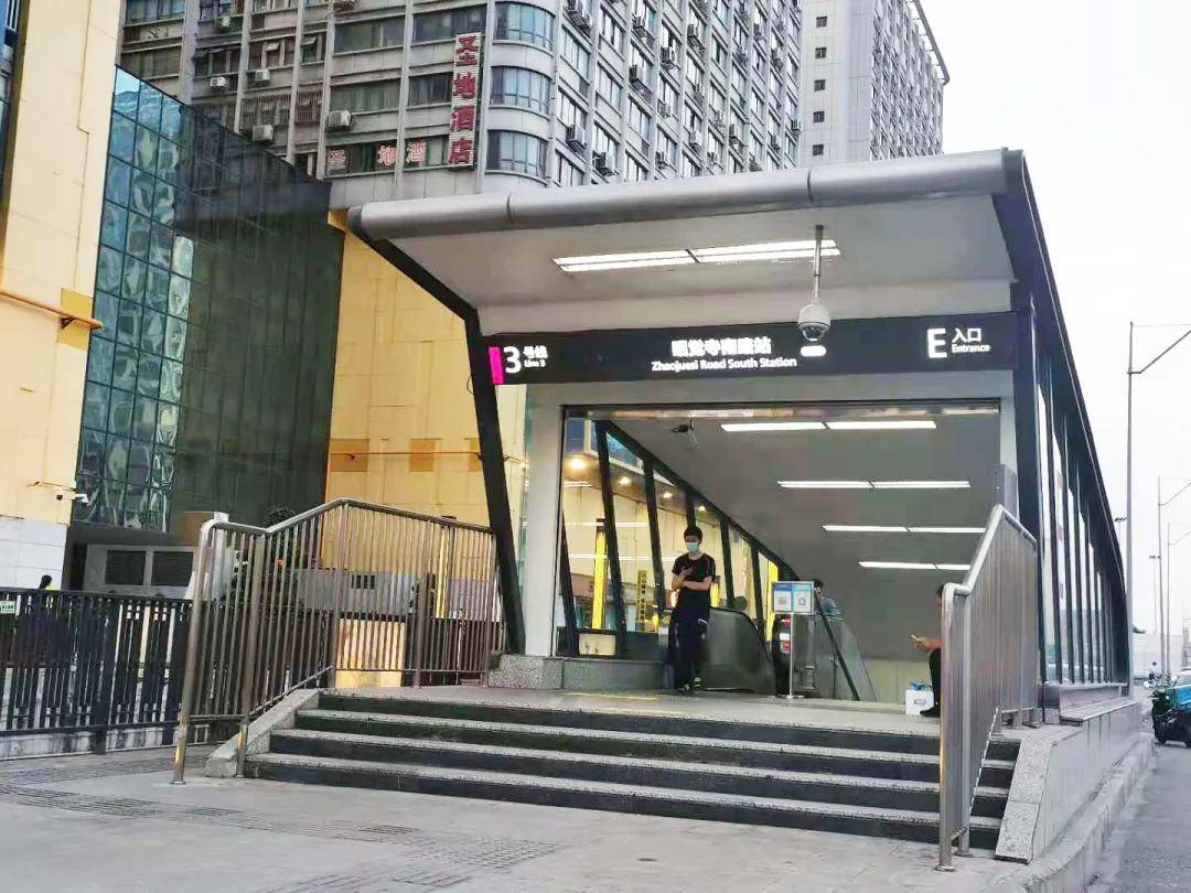 地铁线路途经,7号线驷马桥站直线距离约570米,1号线升仙湖站距项目