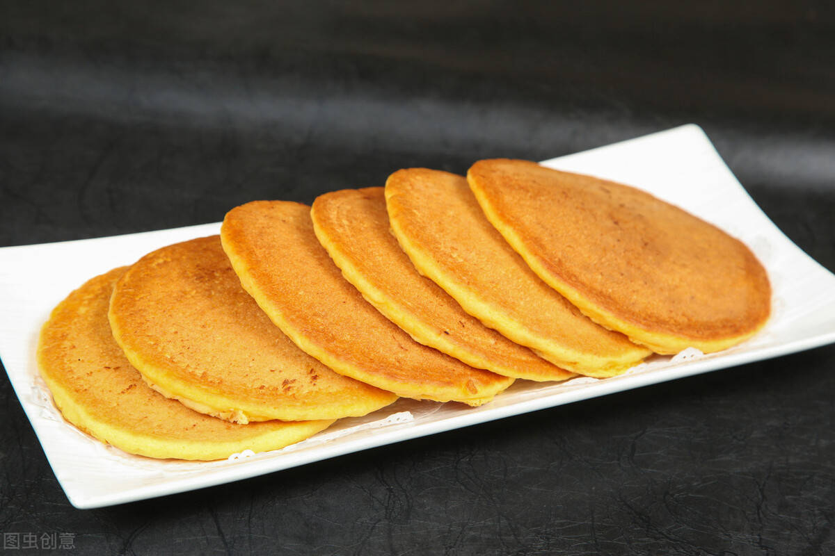 原创把开水倒入玉米粉里烙饼子软嫩好吃简单易学10分钟烙一大盘