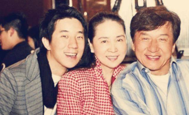 成龙女儿吴卓林现在多少岁 cc4341da7cb3497ebbf718812d72aa51.jpeg