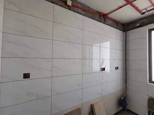 整洁的瓦工贴砖,标准的木工工艺,挑不出一点儿毛病