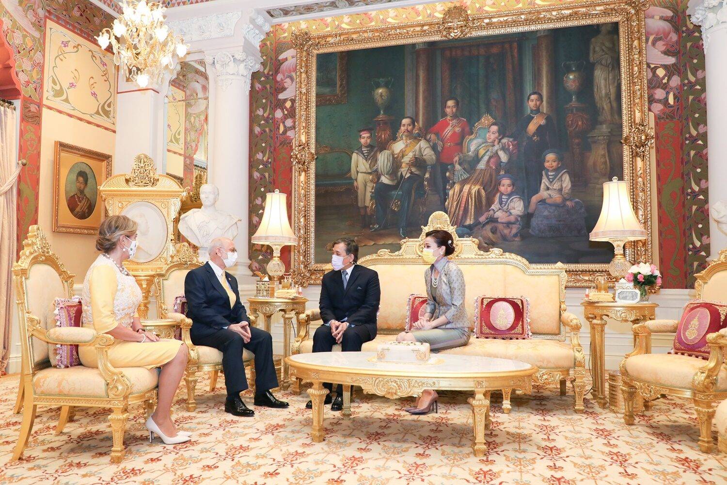 原创苏提达接待外宾替国争光,打扮姣姣如明月仙子,光彩照人令人倾倒