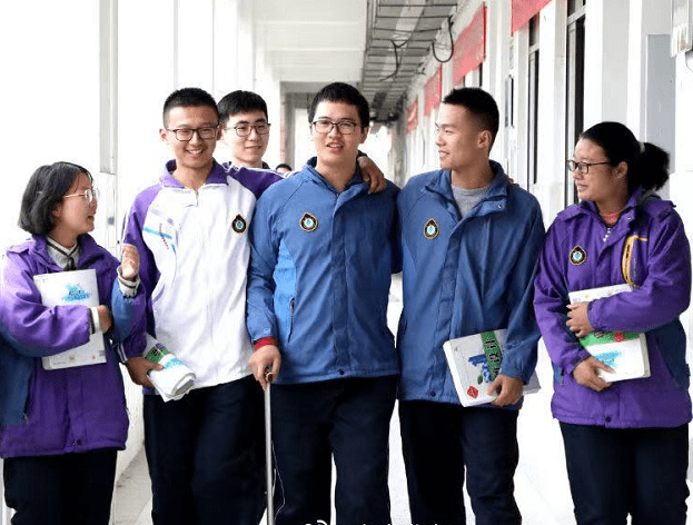 截肢的少年周桐,曾躺在icu里自学,如今以684高分王者归来