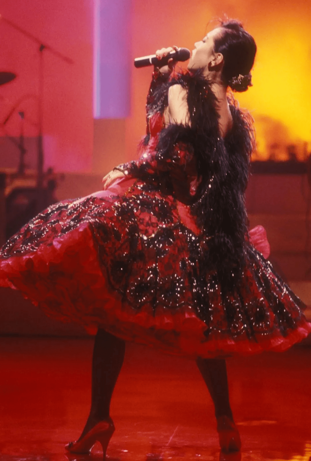 18岁乐坛封神,昭和歌姬中森名菜却因情伤隐退20年_中森明菜