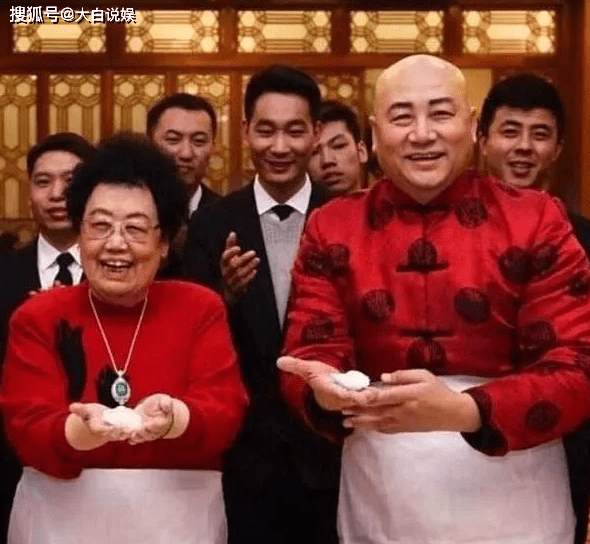 陈丽华迟重瑞年轻时结婚视频 e0c16f430c114d3f8765446356d01cb6.png