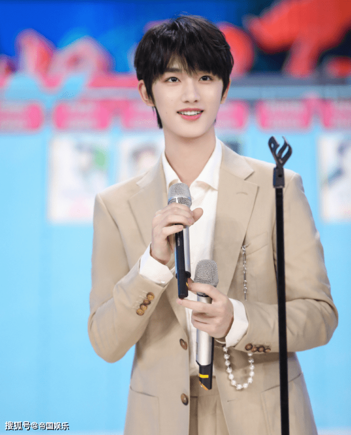 马嘉祺文化成绩未过线 粉丝白砸30万 丁程鑫 张真源稳录 时代