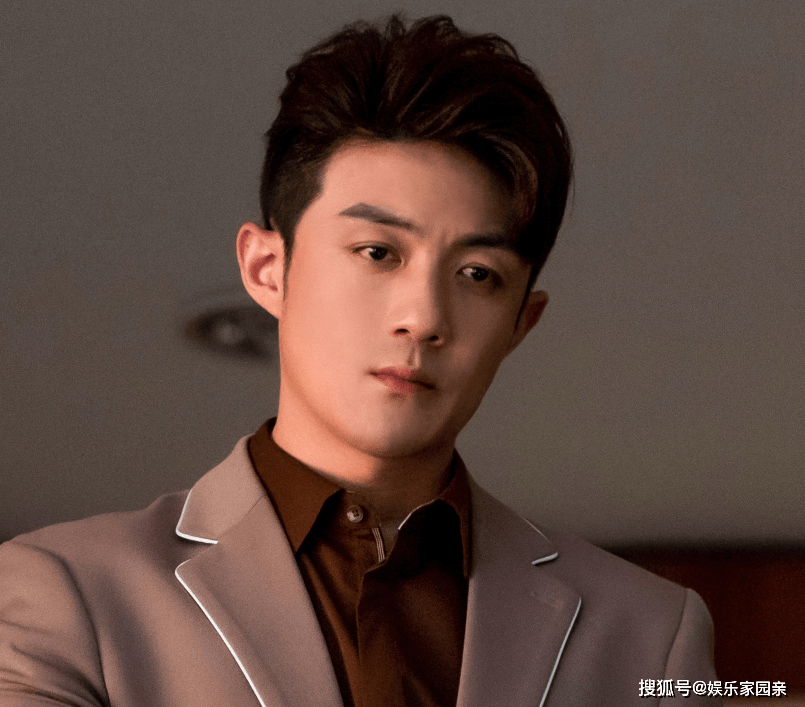 《二八定律》晒照,许凯"姐弟恋"氛围拉满,哪知男二李泽锋吸睛