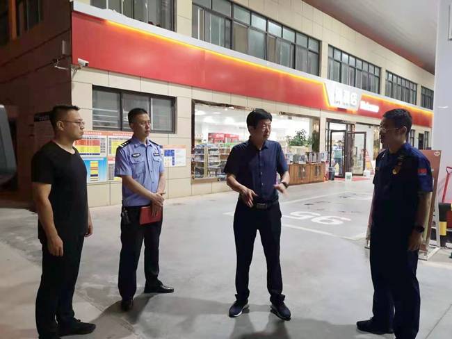 南召县委书记刘永国夜晚暗访检查安全生产工作