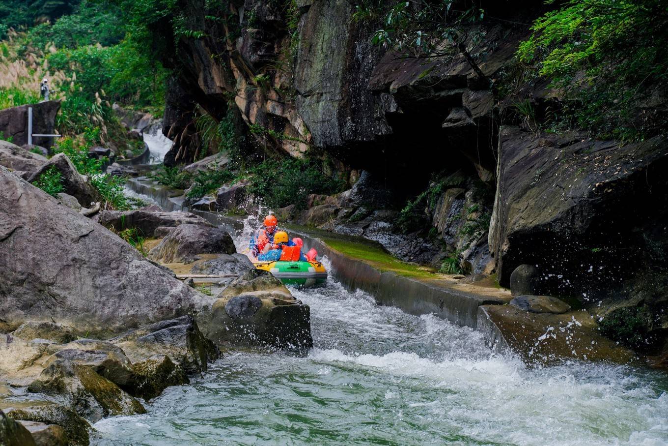 华东第一漂10公里奇异峡谷漂流记