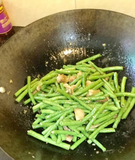 如何炒豆角猪肉 e0324b7003d44568b3eaca27973e9f5e.jpeg