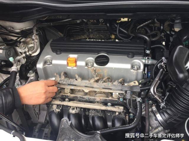 但是打开发动机护罩,竟然         偷懒了.