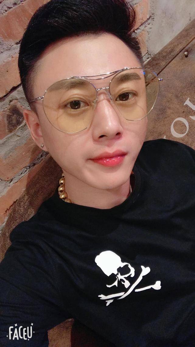 国内著名造型师艾伦老师曾担任影视服装整体设计师