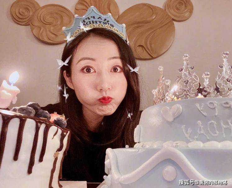 原创韩雪才是真正的"壕门公主",看清她的生日蛋糕,贫穷限制了想象