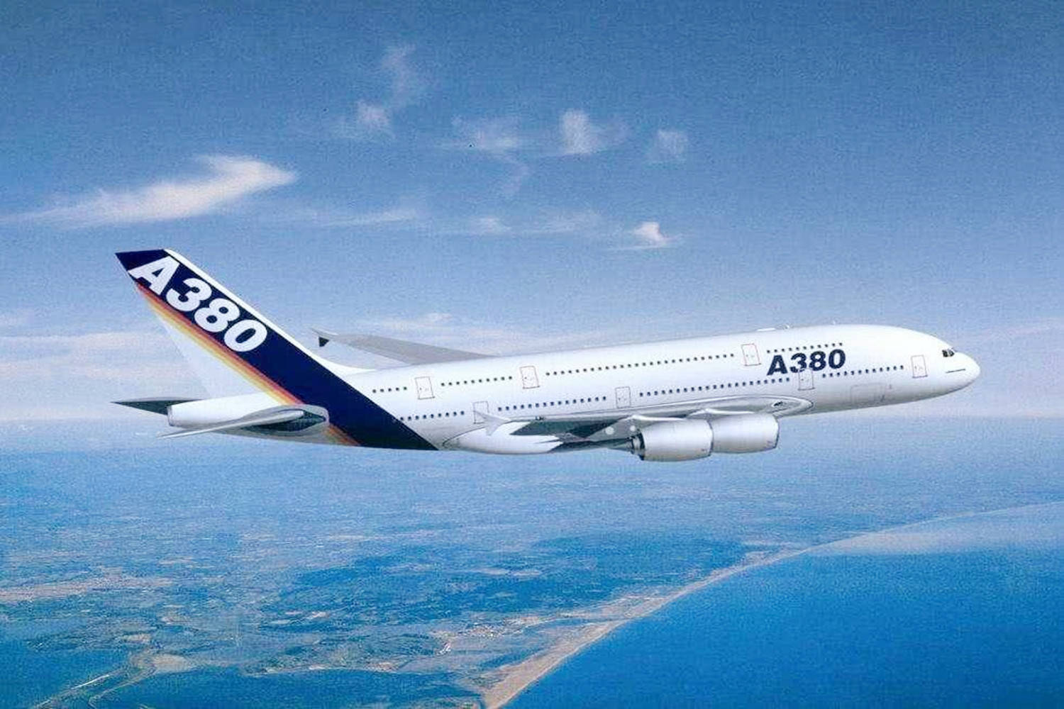 最大的客机能乘坐多少人？可以搭载555名乘客，是不是很耗油呢？