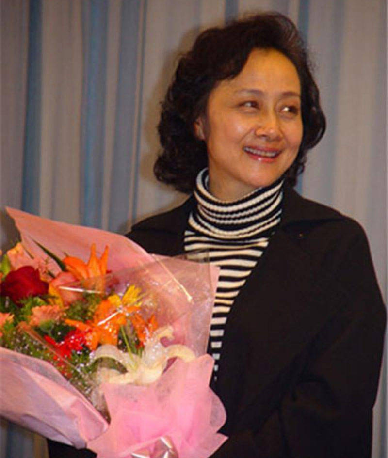 长得帅气又专情,悄悄结婚无人发现,和大2岁老婆恩爱了37年_金鑫