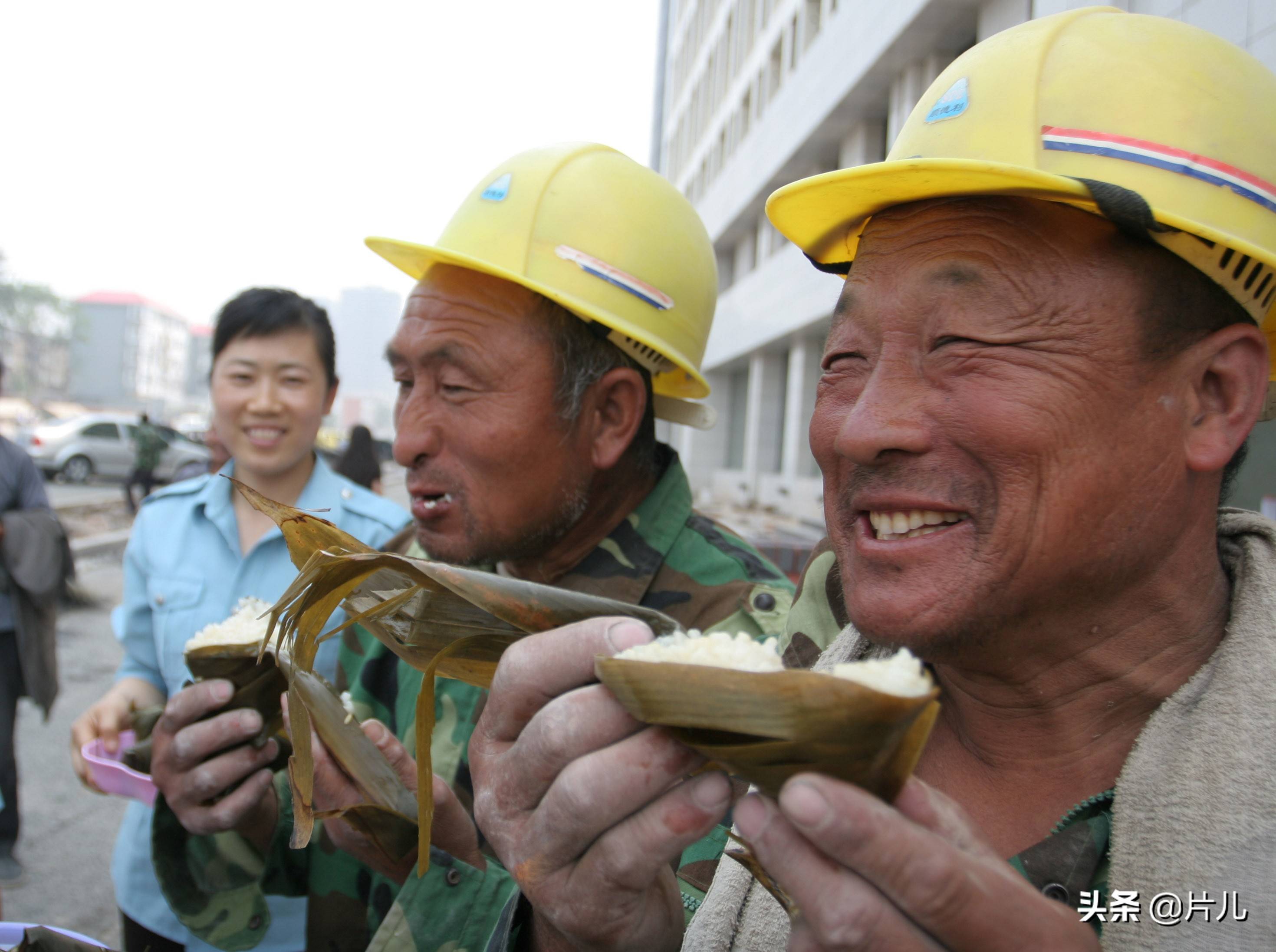 51歲農民工每天賺350元 為了省錢卻只吃6塊錢的伙食飯!