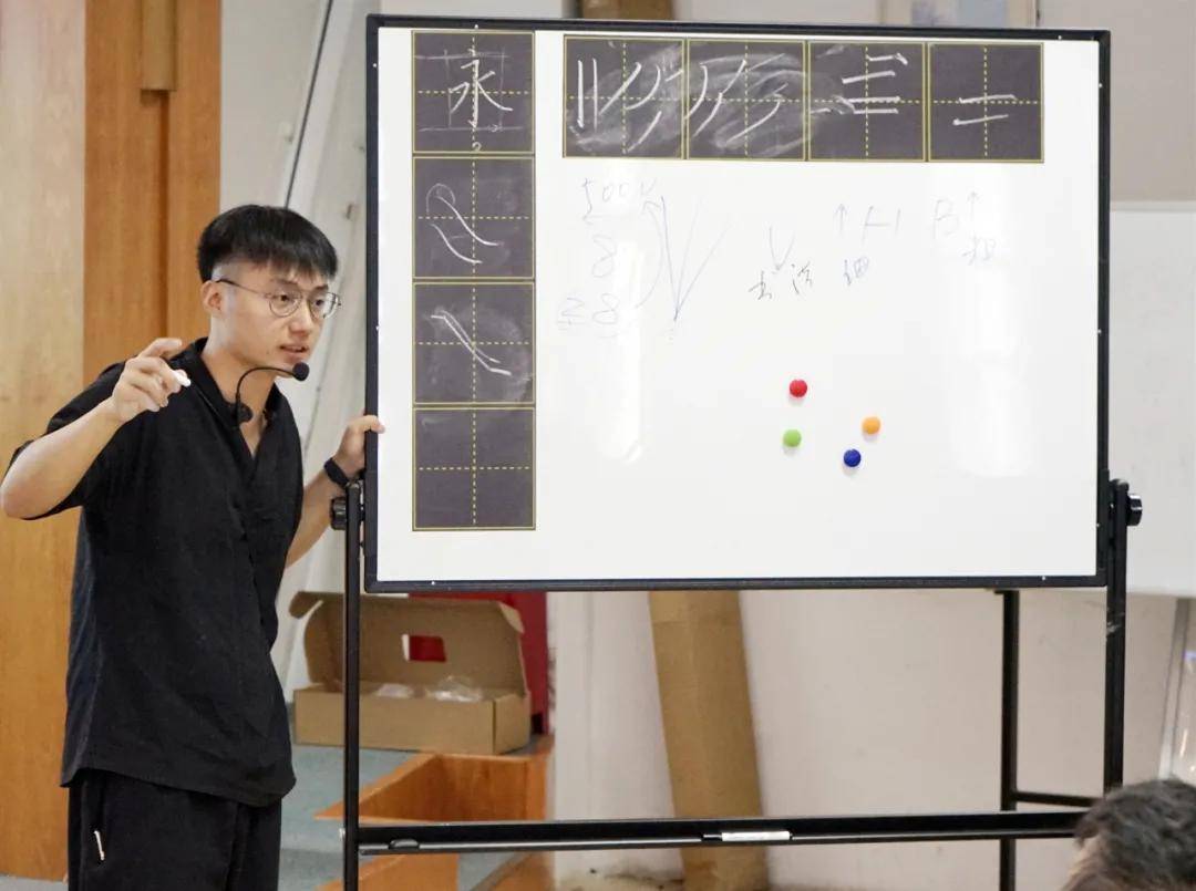 2018年深圳市高考文科状元温卓越,因为写的一手好字,语文作文卷面清新